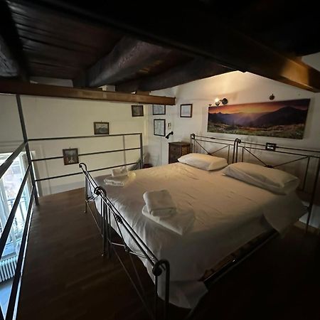 Casa Vacanza Trinita เนเปิลส์ ภายนอก รูปภาพ
